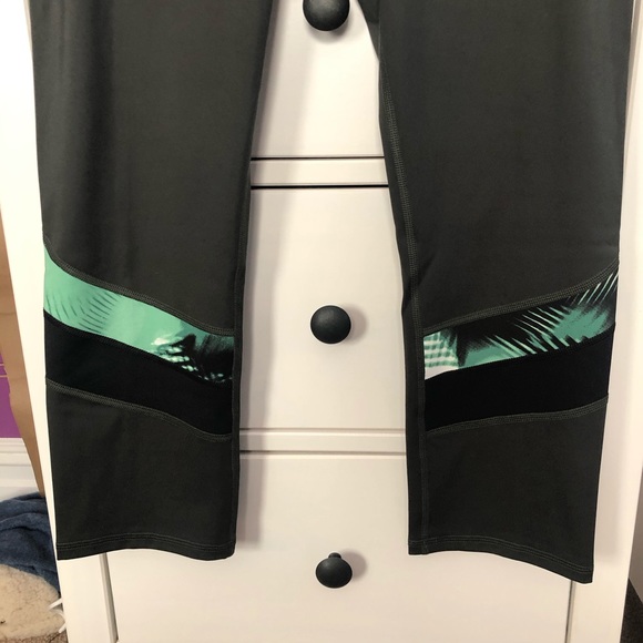 Women’s Under Armour Workout Leggings - L - Picture 3 of 15